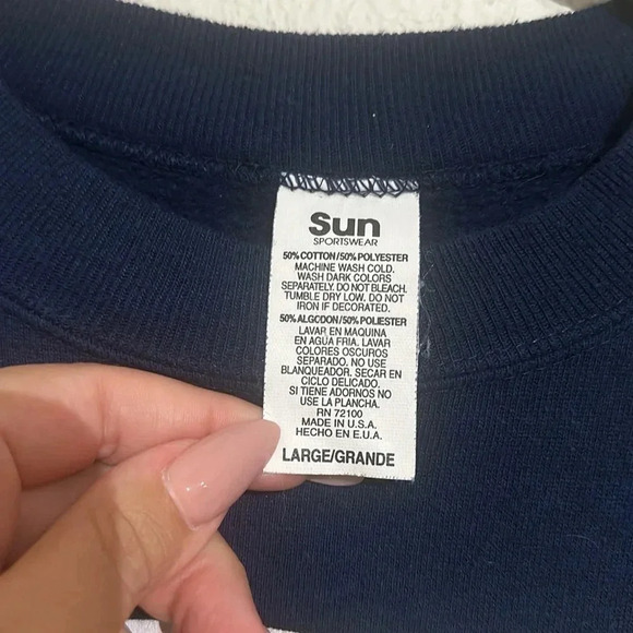 Vintage Holiday ☃️ crewneck sweater - Picture 3 of 5